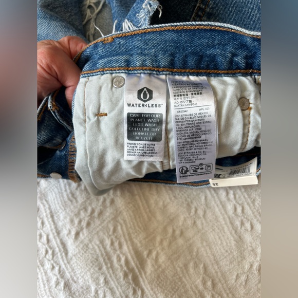 Levi’s 501 Original Fit High-Rise Women’s Jean Shorts in Blue, size 25, NWT! - Picture 9 of 13